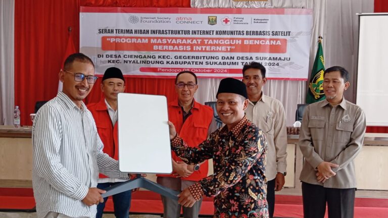 Dua Desa Rawan Bencana di Sukabumi Terima Bantuan Infrastruktur Internet Berbasis Satelit