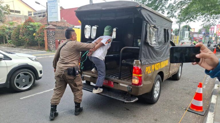 Bikin Resah! Pelajar SMK Tawuran di Lapang Merdeka Sukabumi Gunakan Senjata Tajam