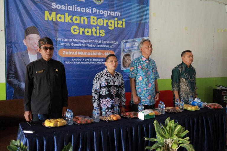 Sosialisasi Program Makan Bergizi Gratis Bersama Warga Desa Sukamaju Sukabumi