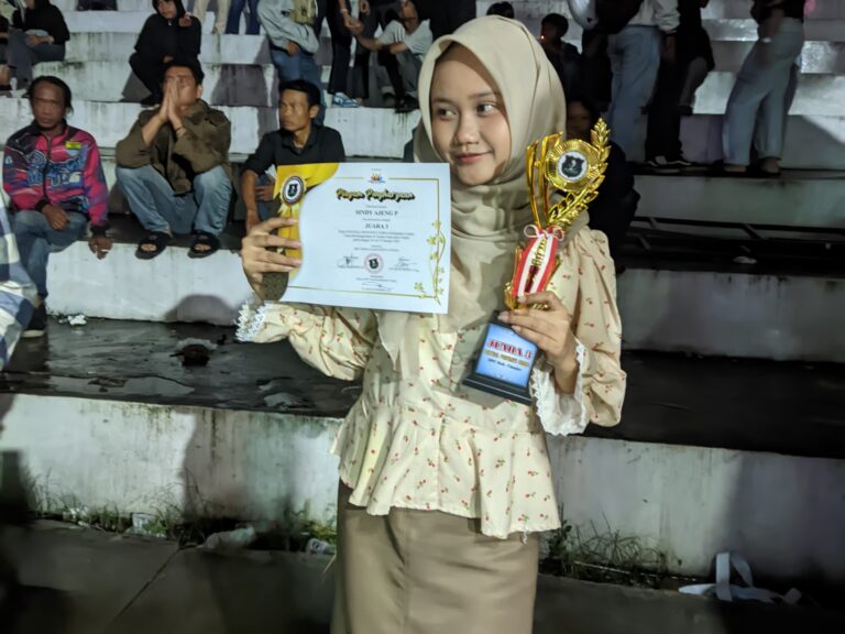 Mengenal Cindy Ajeng Pratiwi, Pesona Suara Emas Talenta Muda SMKN 1 Tegalbuleud