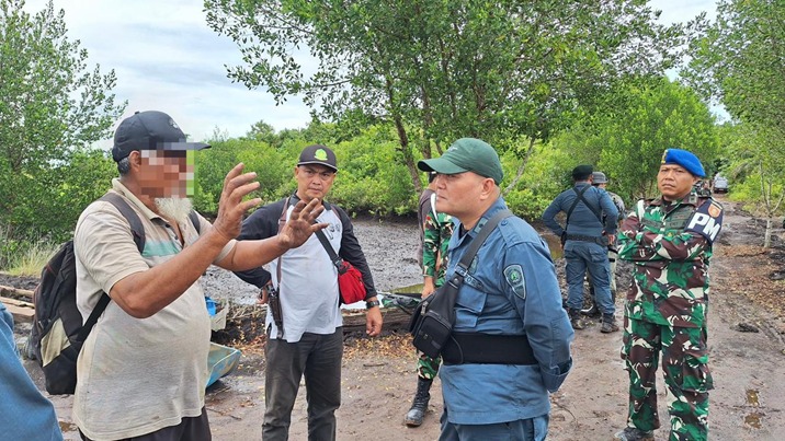 GAKKUM KEHUTANAN DAN TNI AMANKAN TUJUH ALAT BERAT DALAM KAWASAN TAMAN NASIONAL KUTAI